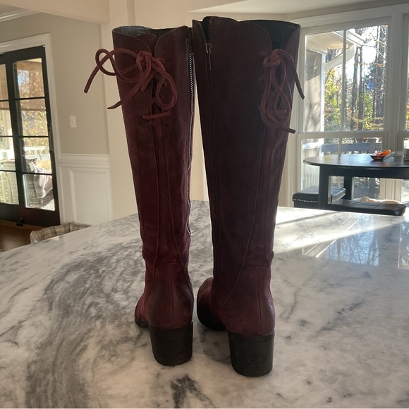 Born super soft suede gorgeous knee high boots. 16” shaft. 2” heel. - Picture 2 of 5